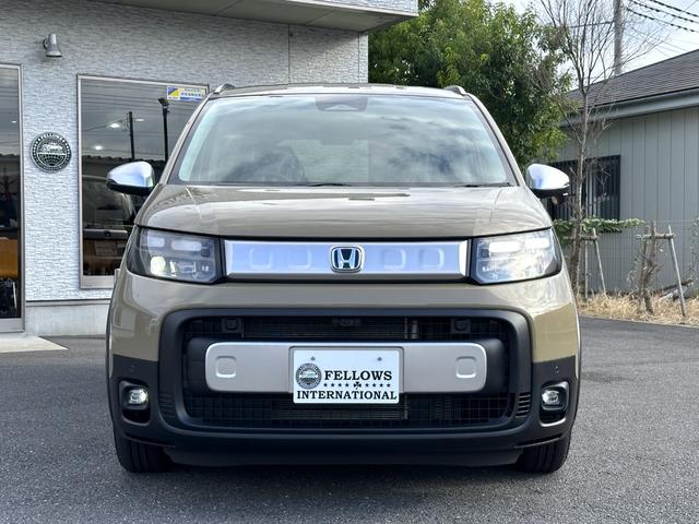 フリード ｅ：ＨＥＶクロスター　９インチホンダコネクトナビ　マルチビューカメラ　ルーフレール　ＥＴＣ　Ａｐｐｌｅｃａｒｐｌａｙ　ａｎｄｒｏｉｄａｕｔｏ　フルセグ　シートヒーター（6枚目）