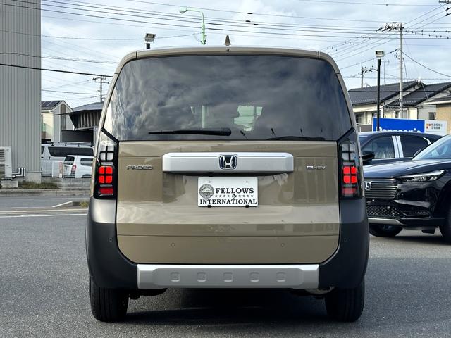 フリード ｅ：ＨＥＶクロスター　９インチホンダコネクトナビ　マルチビューカメラ　ルーフレール　ＥＴＣ　Ａｐｐｌｅｃａｒｐｌａｙ　ａｎｄｒｏｉｄａｕｔｏ　フルセグ　シートヒーター（10枚目）