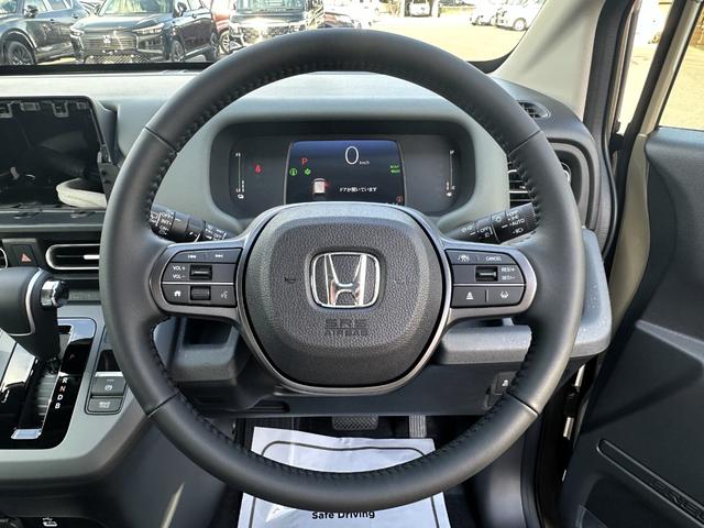 フリード ｅ：ＨＥＶクロスター　９インチホンダコネクトナビ　マルチビューカメラ　ルーフレール　ＥＴＣ　Ａｐｐｌｅｃａｒｐｌａｙ　ａｎｄｒｏｉｄａｕｔｏ　フルセグ　シートヒーター（15枚目）