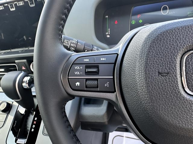 フリード ｅ：ＨＥＶクロスター　９インチホンダコネクトナビ　マルチビューカメラ　ルーフレール　ＥＴＣ　Ａｐｐｌｅｃａｒｐｌａｙ　ａｎｄｒｏｉｄａｕｔｏ　フルセグ　シートヒーター（16枚目）