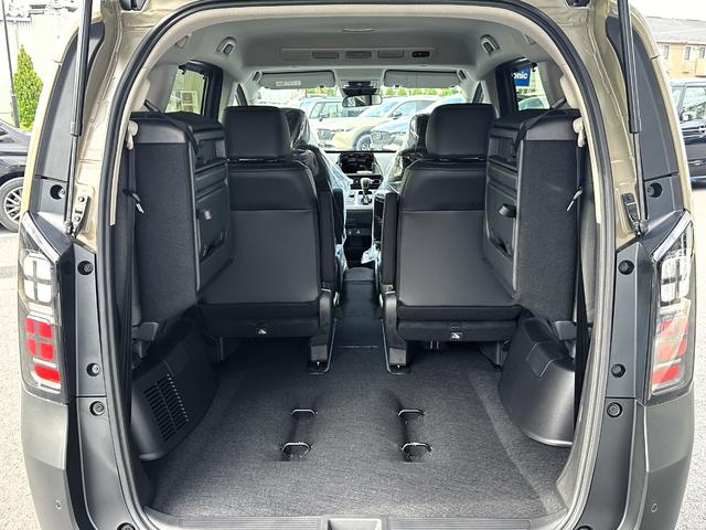 フリード ｅ：ＨＥＶクロスター　９インチホンダコネクトナビ　マルチビューカメラ　ルーフレール　ＥＴＣ　Ａｐｐｌｅｃａｒｐｌａｙ　ａｎｄｒｏｉｄａｕｔｏ　フルセグ　シートヒーター（22枚目）