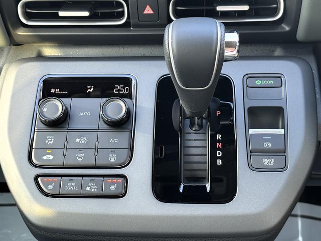 フリード ｅ：ＨＥＶクロスター　９インチホンダコネクトナビ　マルチビューカメラ　ルーフレール　ＥＴＣ　Ａｐｐｌｅｃａｒｐｌａｙ　ａｎｄｒｏｉｄａｕｔｏ　フルセグ　シートヒーター（23枚目）