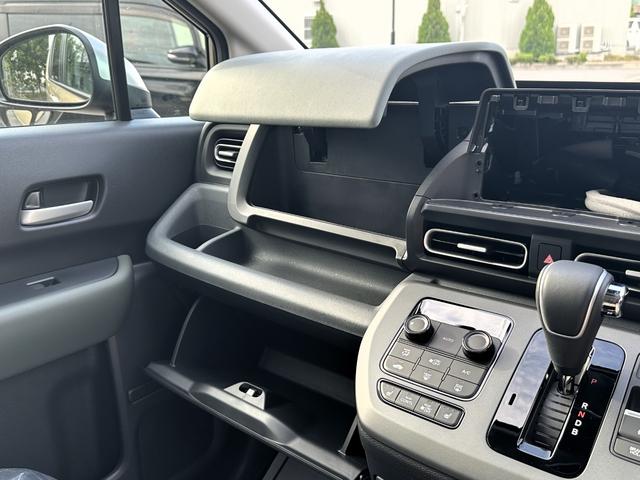 フリード ｅ：ＨＥＶクロスター　９インチホンダコネクトナビ　マルチビューカメラ　ルーフレール　ＥＴＣ　Ａｐｐｌｅｃａｒｐｌａｙ　ａｎｄｒｏｉｄａｕｔｏ　フルセグ　シートヒーター（25枚目）