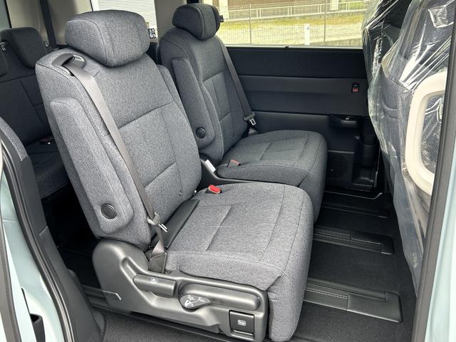 ステップワゴン e:HEVエアー EX 11.4型純正ナビ マルチビューカメラ ETC2.0 AppleCarPlay/AndroidAuto対応 シートヒーター両側パワースライド 内装ブラック パワーバックドア(20枚目)