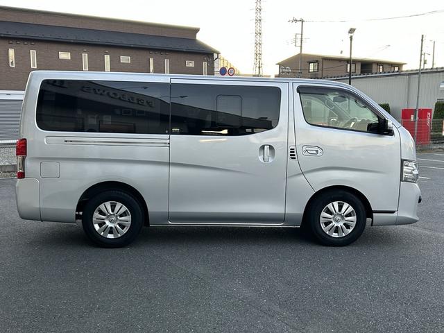NV350キャラバンバン ロングプレミアムGX トランスポーター フロア床張り&サイドボックス 1オーナー禁煙車 純正ナビ アラウンドモニター オートスライド ETC2.0 ドライブレコーダー(11枚目)
