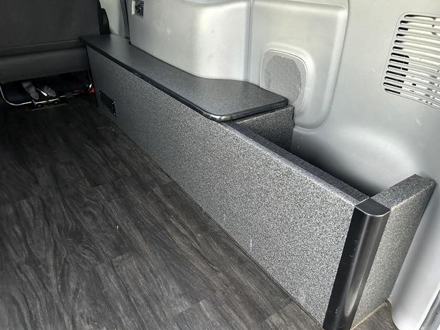 NV350キャラバンバン ロングプレミアムGX トランスポーター フロア床張り&サイドボックス 1オーナー禁煙車 純正ナビ アラウンドモニター オートスライド ETC2.0 ドライブレコーダー(17枚目)