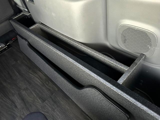 NV350キャラバンバン ロングプレミアムGX トランスポーター フロア床張り&サイドボックス 1オーナー禁煙車 純正ナビ アラウンドモニター オートスライド ETC2.0 ドライブレコーダー(18枚目)