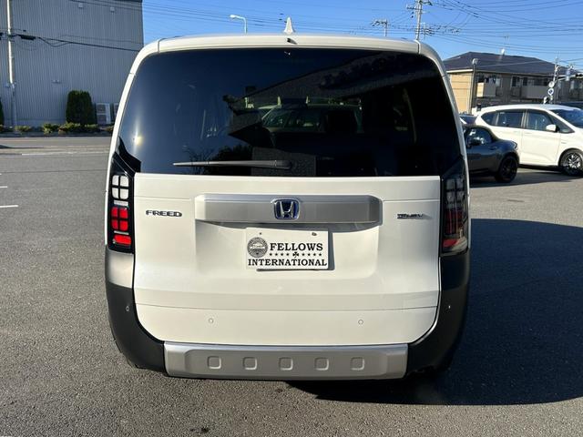 フリード ｅ：ＨＥＶクロスター　純正９インチコネクトナビ　バックカメラ　ＥＴＣ　リアクーラー　ＡｐｐｌｅＣａｒＰｌａｙ／ＡｎｄｒｏｉｄＡｕｔｏ対応　シートヒーター　両側パワースライド（12枚目）