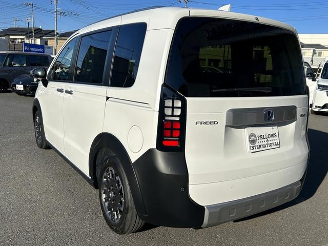 フリード ｅ：ＨＥＶクロスター　純正９インチコネクトナビ　バックカメラ　ＥＴＣ　リアクーラー　ＡｐｐｌｅＣａｒＰｌａｙ／ＡｎｄｒｏｉｄＡｕｔｏ対応　シートヒーター　両側パワースライド（13枚目）