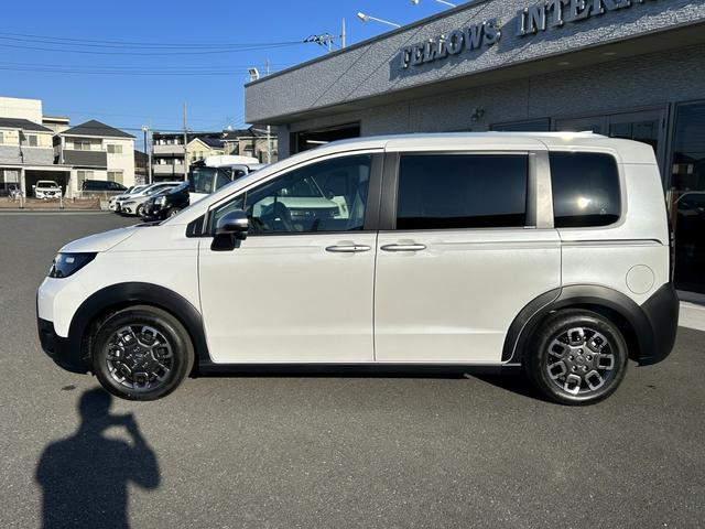 フリード ｅ：ＨＥＶクロスター　純正９インチコネクトナビ　バックカメラ　ＥＴＣ　リアクーラー　ＡｐｐｌｅＣａｒＰｌａｙ／ＡｎｄｒｏｉｄＡｕｔｏ対応　シートヒーター　両側パワースライド（14枚目）