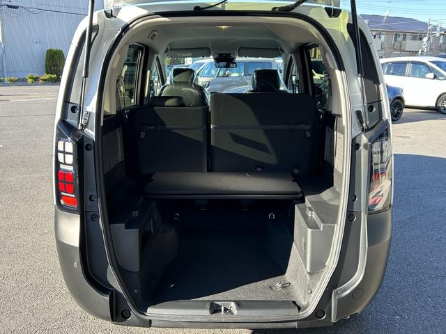 フリード ｅ：ＨＥＶクロスター　純正９インチコネクトナビ　バックカメラ　ＥＴＣ　リアクーラー　ＡｐｐｌｅＣａｒＰｌａｙ／ＡｎｄｒｏｉｄＡｕｔｏ対応　シートヒーター　両側パワースライド（16枚目）