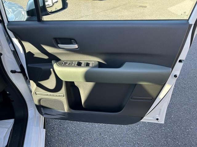 フリード ｅ：ＨＥＶクロスター　純正９インチコネクトナビ　バックカメラ　ＥＴＣ　リアクーラー　ＡｐｐｌｅＣａｒＰｌａｙ／ＡｎｄｒｏｉｄＡｕｔｏ対応　シートヒーター　両側パワースライド（26枚目）