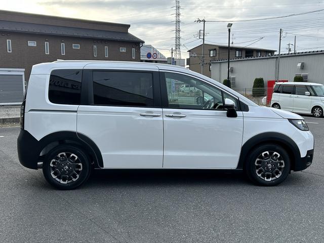 フリード e:HEVクロスター 純正9インチコネクトナビ マルチビューカメラ ETC アダプティブドライビングビーム 後退出庫サポート リアクーラー AppleCarPlay/AndroidAuto対応 シートヒーター 両側電動ドア(10枚目)