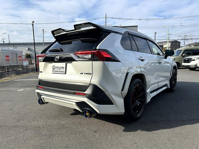 ＲＡＶ４ Ｇ　ＴＲＤエアロ　社外ホイール　ＧＤマフラー　９インチ純正ナビ　バックカメラ　ＥＴＣ　ＡＣコンセント　デジタルインナーミラー　スタッドレス付き　パワーバックドア　１オーナー　スマートキー×２（10枚目）