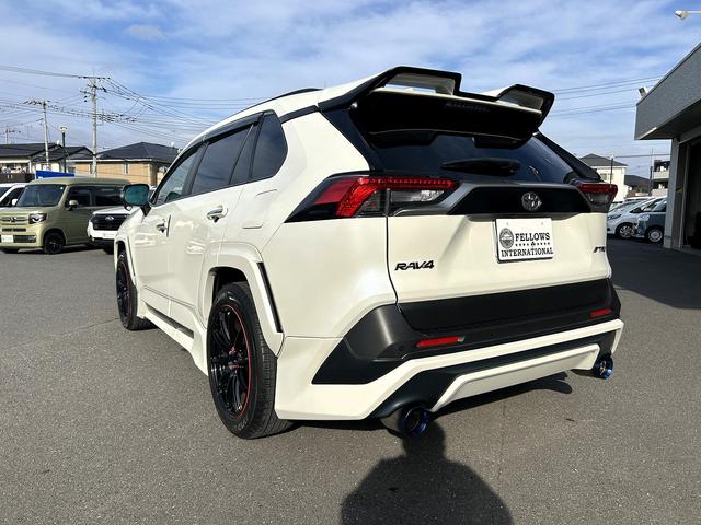 ＲＡＶ４ Ｇ　ＴＲＤエアロ　社外ホイール　ＧＤマフラー　９インチ純正ナビ　バックカメラ　ＥＴＣ　ＡＣコンセント　デジタルインナーミラー　スタッドレス付き　パワーバックドア　１オーナー　スマートキー×２（12枚目）