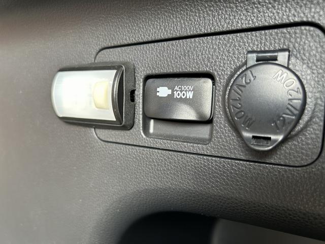 ＲＡＶ４ Ｇ　ＴＲＤエアロ　社外ホイール　ＧＤマフラー　９インチ純正ナビ　バックカメラ　ＥＴＣ　ＡＣコンセント　デジタルインナーミラー　スタッドレス付き　パワーバックドア　１オーナー　スマートキー×２（15枚目）