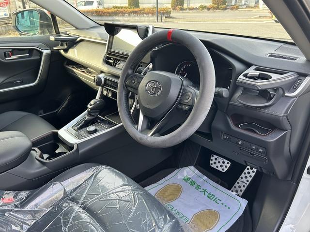 ＲＡＶ４ Ｇ　ＴＲＤエアロ　社外ホイール　ＧＤマフラー　９インチ純正ナビ　バックカメラ　ＥＴＣ　ＡＣコンセント　デジタルインナーミラー　スタッドレス付き　パワーバックドア　１オーナー　スマートキー×２（18枚目）