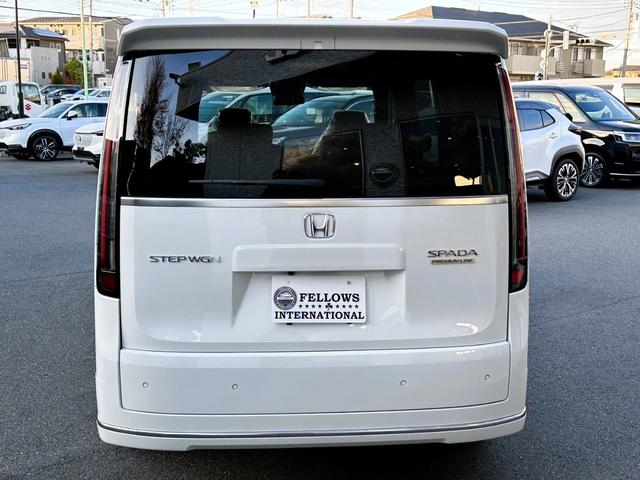 ステップワゴン スパーダ　プレミアムライン　１１．４型純正ナビ　マルチビューカメラ　ＥＴＣ２．０　フルセグＴＶ　ＡｐｐｌｅＣａｒＰｌａｙ／ＡｎｄｒｏｉｄＡｕｔｏ対応　パワーバックドア　シートヒーター（11枚目）