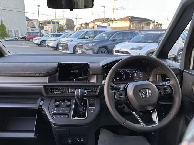 ステップワゴン スパーダ　プレミアムライン　１１．４型純正ナビ　マルチビューカメラ　ＥＴＣ２．０　フルセグＴＶ　ＡｐｐｌｅＣａｒＰｌａｙ／ＡｎｄｒｏｉｄＡｕｔｏ対応　パワーバックドア　シートヒーター（18枚目）