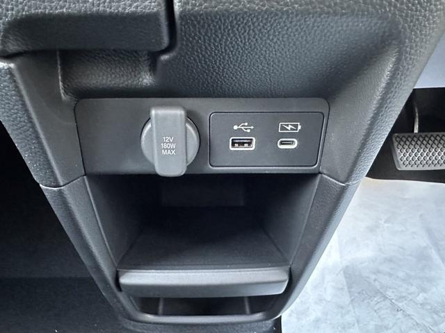 ステップワゴン スパーダ　プレミアムライン　１１．４型純正ナビ　マルチビューカメラ　ＥＴＣ２．０　フルセグＴＶ　ＡｐｐｌｅＣａｒＰｌａｙ／ＡｎｄｒｏｉｄＡｕｔｏ対応　パワーバックドア　シートヒーター（24枚目）