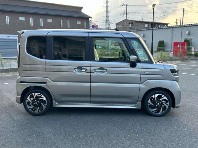 スペーシアカスタム ハイブリッドＸＳターボ　スズキコネクト対応９インチナビ　全方位モニター　ＥＴＣ　新車保証　ＡｐｐｌｅＣａｒＰｌａｙ／ＡｎｄｒｏｉｄＡｕｔｏ対応　両側パワースライド　前席シートヒーター　ステアリングヒーター（11枚目）