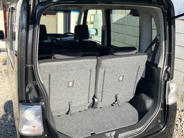 ４人乗車でも十分なスペースがありますよ♪