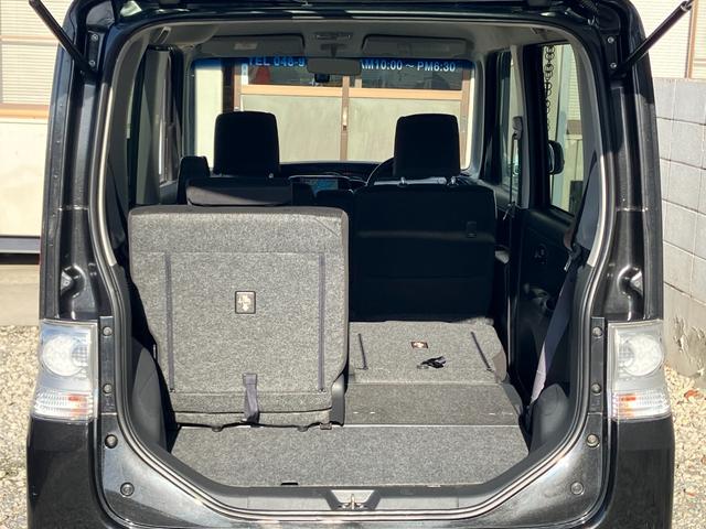 荷物の量に応じてリアシートが分割して倒せます♪