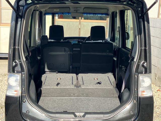 シートを倒すと大容量な空間ができます♪