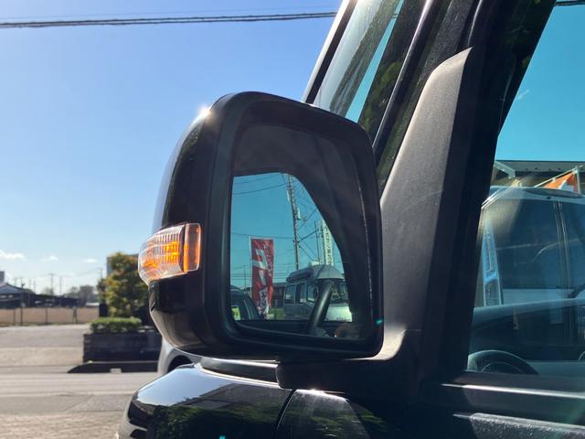 歩行者やオートバイ・自転車の運転手、また車の運転手自身も視認しやすいドアミラーウインカーが装備されてます♪交通事故防止に効果があるといわれています。