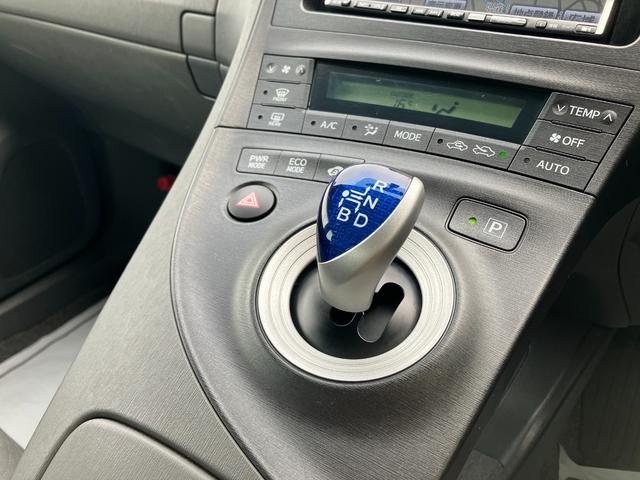 プリウス S アルパインSDナビ バックモニター フルセグTV CD DVD再生ETC スマートキー プッシュEGスタート AUTOライト FOGライト ミラーウインカー 15AW 整備記録簿付 走行4.8万キロ(13枚目)