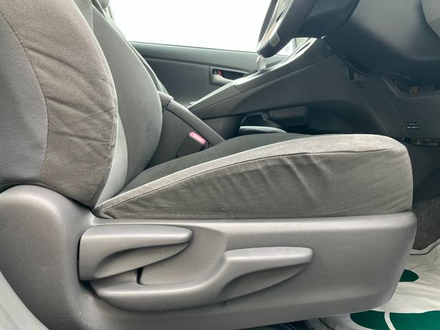 プリウス S アルパインSDナビ バックモニター フルセグTV CD DVD再生ETC スマートキー プッシュEGスタート AUTOライト FOGライト ミラーウインカー 15AW 整備記録簿付 走行4.8万キロ(26枚目)