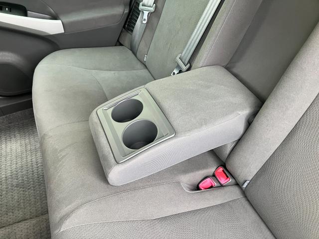 プリウス S アルパインSDナビ バックモニター フルセグTV CD DVD再生ETC スマートキー プッシュEGスタート AUTOライト FOGライト ミラーウインカー 15AW 整備記録簿付 走行4.8万キロ(30枚目)