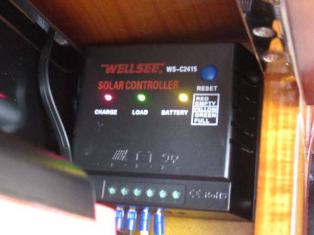 ジョインターボ オートワン 給電くん サブバッテリー 走行充電 ソーラーパネル 2000Wインバーター 外部電源 サイドオーニング サイクルキャリア 網戸 シンク ポップアップルーフ 社外AW フルセグTV ターボ車(80枚目)