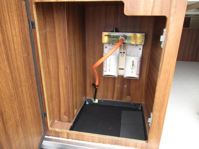デュカト 　ローラーチーム　リビングストーン５　キャンピングカー　ディーゼル　ＦＦヒーター　温水ボイラー　シンク　冷蔵庫　サブバッテリー　走行充電　コンバーター外部充電　ルーフベント　給排水タンク　６速ＡＴ（13枚目）