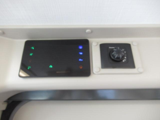 デュカト ローラーチーム　リビングストーンＫＪ　キャンピングカー　新車　スカイルーフ　セーフティパック　ＬＥＤヘッドランプ　パーキングセンサー　燃料９０Ｌタンク　トルマＦＦヒーター＆温水ボイラー　走行充電　外部充電　乗車４人就寝４人　９ＡＴ（4枚目）