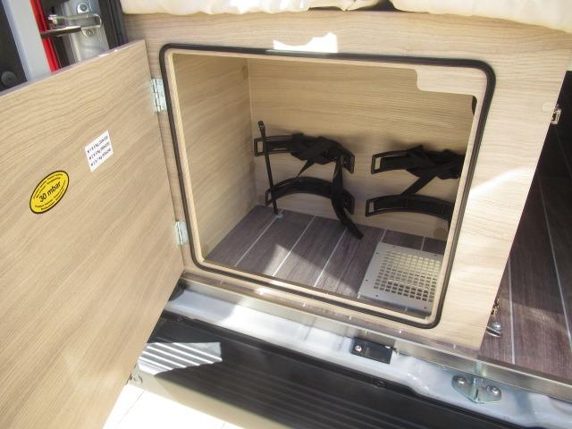 デュカト ローラーチーム　リビングストーンＫＪ　キャンピングカー　新車　スカイルーフ　セーフティパック　ＬＥＤヘッドランプ　パーキングセンサー　燃料９０Ｌタンク　トルマＦＦヒーター＆温水ボイラー　走行充電　外部充電　乗車４人就寝４人　９ＡＴ（18枚目）
