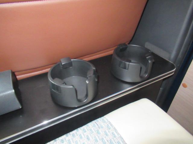 ハイエースバン トヨタモビリティ神奈川　アルトピアーノ　キャンピングカー　４ナンバー　２ＷＤガソリン　ベッドキット　冷蔵庫　ＴＳＳ　ＪＢＬリアスピーカー　ドラレコ　ナビ　ＥＴＣ　フリップダウンモニター　６人乗車人就寝　社外アルミホイール　リアクーラー（6枚目）