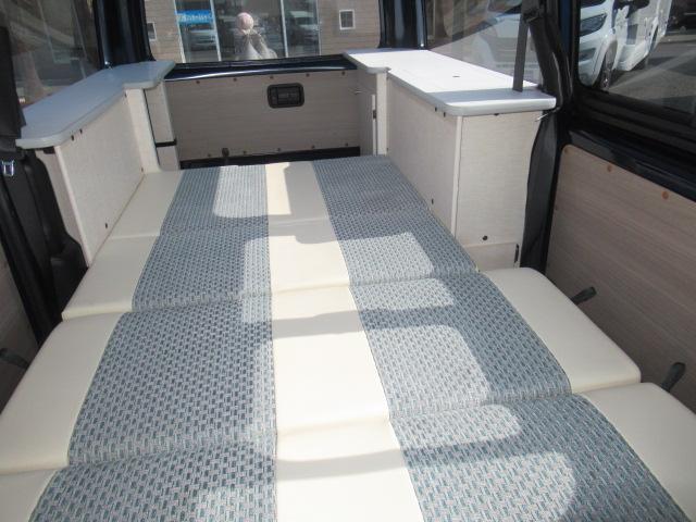 ハイエースバン トヨタモビリティ神奈川　アルトピアーノ　キャンピングカー　４ナンバー　２ＷＤガソリン　ベッドキット　冷蔵庫　ＴＳＳ　ＪＢＬリアスピーカー　ドラレコ　ナビ　ＥＴＣ　フリップダウンモニター　６人乗車人就寝　社外アルミホイール　リアクーラー（80枚目）
