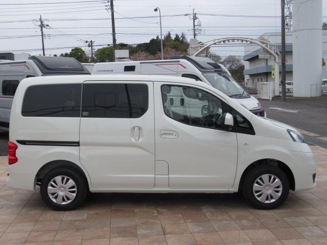 ＮＶ２００バネットワゴン ＦＯＣＳ　ルソ　新車　キャンピングカー　５ナンバー　シングルサブバッテリー　走行充電　外部充電　室内外部電源口　フリップダウンモニター　ナビ切替スイッチ　断熱　５人乗車２人就寝　１６００ｃｃ　２ＷＤ　電圧計（12枚目）