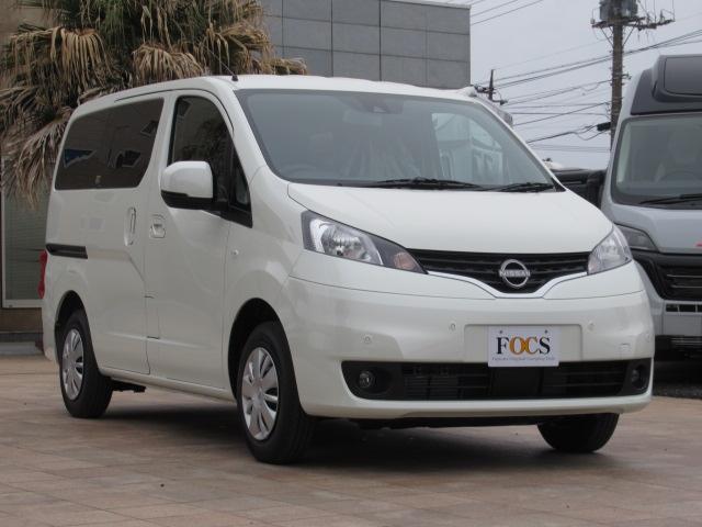 ＮＶ２００バネットワゴン ＦＯＣＳ　ルソ　新車　キャンピングカー　５ナンバー　シングルサブバッテリー　走行充電　外部充電　室内外部電源口　フリップダウンモニター　ナビ切替スイッチ　断熱　５人乗車２人就寝　１６００ｃｃ　２ＷＤ　電圧計（15枚目）