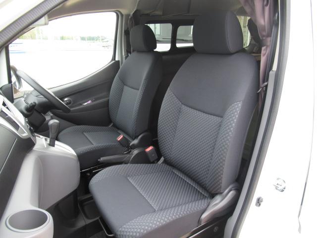 ＮＶ２００バネットワゴン ＦＯＣＳ　ルソ　新車　キャンピングカー　５ナンバー　シングルサブバッテリー　走行充電　外部充電　室内外部電源口　フリップダウンモニター　ナビ切替スイッチ　断熱　５人乗車２人就寝　１６００ｃｃ　２ＷＤ　電圧計（16枚目）