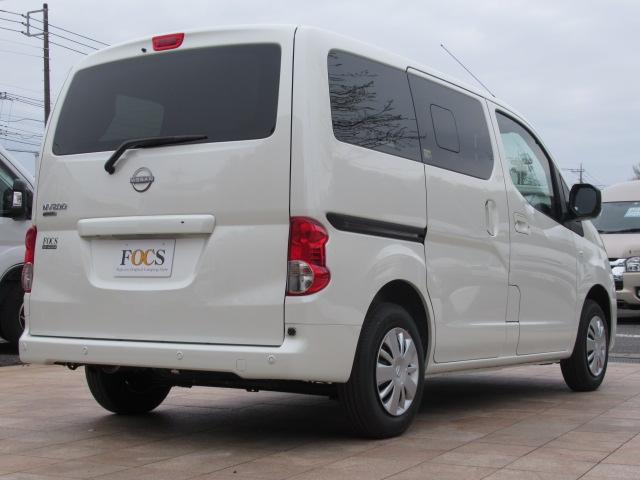ＮＶ２００バネットワゴン ＦＯＣＳ　ルソ　新車　キャンピングカー　５ナンバー　シングルサブバッテリー　走行充電　外部充電　室内外部電源口　フリップダウンモニター　ナビ切替スイッチ　断熱　５人乗車２人就寝　１６００ｃｃ　２ＷＤ　電圧計（18枚目）