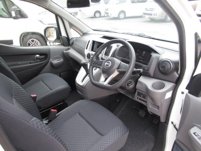 ＮＶ２００バネットワゴン ＦＯＣＳ　ルソ　新車　キャンピングカー　５ナンバー　シングルサブバッテリー　走行充電　外部充電　室内外部電源口　フリップダウンモニター　ナビ切替スイッチ　断熱　５人乗車２人就寝　１６００ｃｃ　２ＷＤ　電圧計（37枚目）