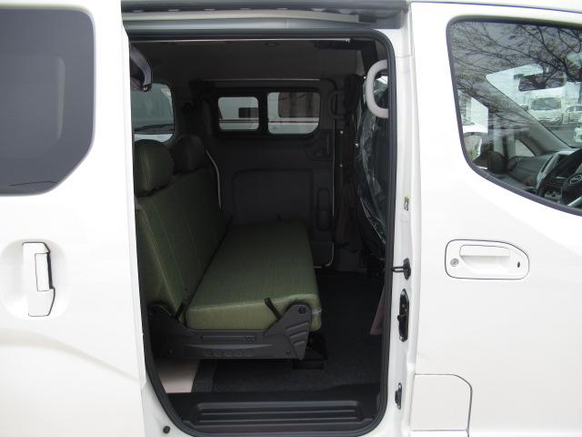 ＮＶ２００バネットワゴン ＦＯＣＳ　ルソ　新車　キャンピングカー　５ナンバー　シングルサブバッテリー　走行充電　外部充電　室内外部電源口　フリップダウンモニター　ナビ切替スイッチ　断熱　５人乗車２人就寝　１６００ｃｃ　２ＷＤ　電圧計（46枚目）