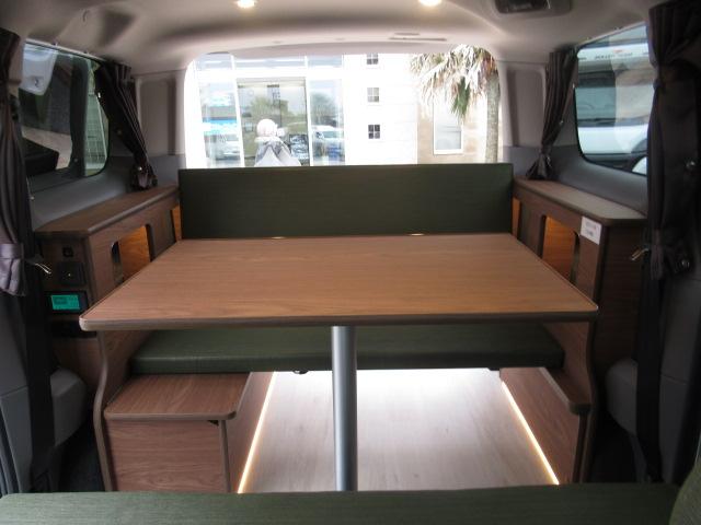 ＮＶ２００バネットワゴン ＦＯＣＳ　ルソ　新車　キャンピングカー　５ナンバー　シングルサブバッテリー　走行充電　外部充電　室内外部電源口　フリップダウンモニター　ナビ切替スイッチ　断熱　５人乗車２人就寝　１６００ｃｃ　２ＷＤ　電圧計（73枚目）