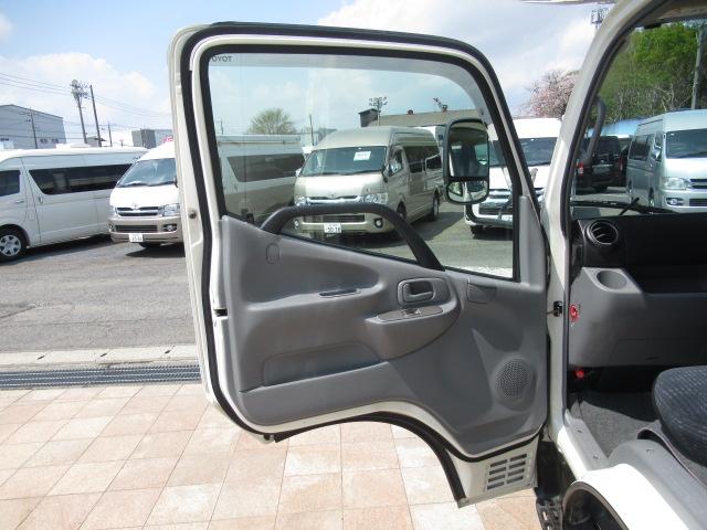カムロード ＲＶビックフット　ソフィア　キャンピングカー　ディーゼル４ＷＤ　リチウムイオンバッテリー３００Ａｈ　家庭用エアコン　１５００Ｗインバーター　走行充電　外部充電　べバストＦＦヒーター　残量計　マックスファン　レンジ　テレビ（40枚目）