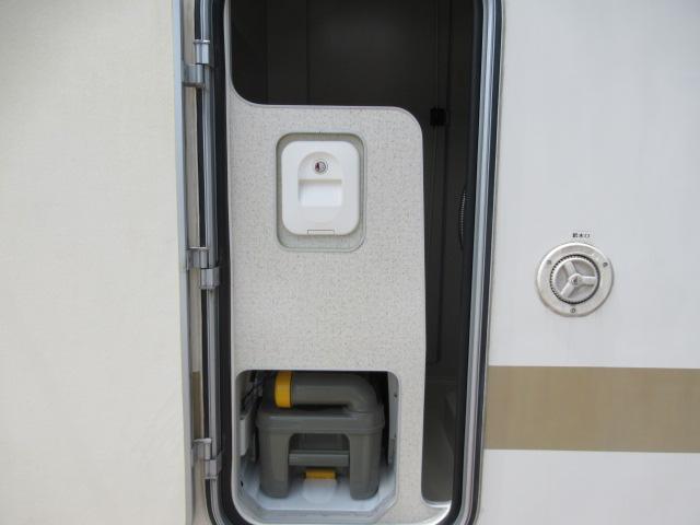 カムロード バンテック　ジル５２０　キャンピングカー　８ナンバー　ツインサブバッテリー１５００Ｗインバーター　走行充電　外部充電　家庭用エアコン　マックスファン　ＦＦヒーター　オーニング　シンク　温水ボイラー　電子レンジ　ソーラーパネル（24枚目）