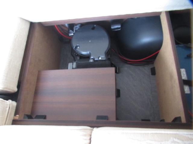ハイエースワゴン デルタリンク　ダーウィンＱ１　キャンピングカー　３ナンバー　２ＷＤガソリン　シングルサブバッテリー　４００Ｗインバーター　走行充電　外部充電　フレキシブルソーラー　ポータブル冷蔵庫　フリップダウンモニター　６人就寝　ナビ　ＥＴＣ（80枚目）