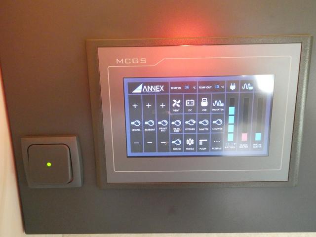 カムロード アネックス リバティ52DB キャンピングカー 8ナンバー 240Ahリチウムサブバッテリー 1500Wインバーター 家庭用エアコン マックスファン フィアマオーニング 床暖房 レカロシート 冷蔵庫 FFヒーター トイレ(14枚目)