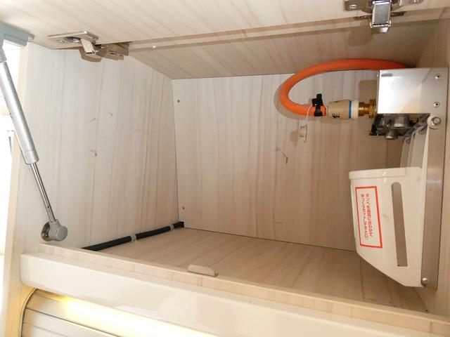 カムロード アネックス リバティ52DB キャンピングカー 8ナンバー 240Ahリチウムサブバッテリー 1500Wインバーター 家庭用エアコン マックスファン フィアマオーニング 床暖房 レカロシート 冷蔵庫 FFヒーター トイレ(21枚目)